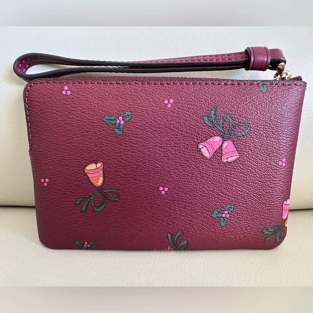 ๐๐ NWT Coach Corner Zip Wristlet With Holiday Bells Print ๐๐ - Picture 2 of 7